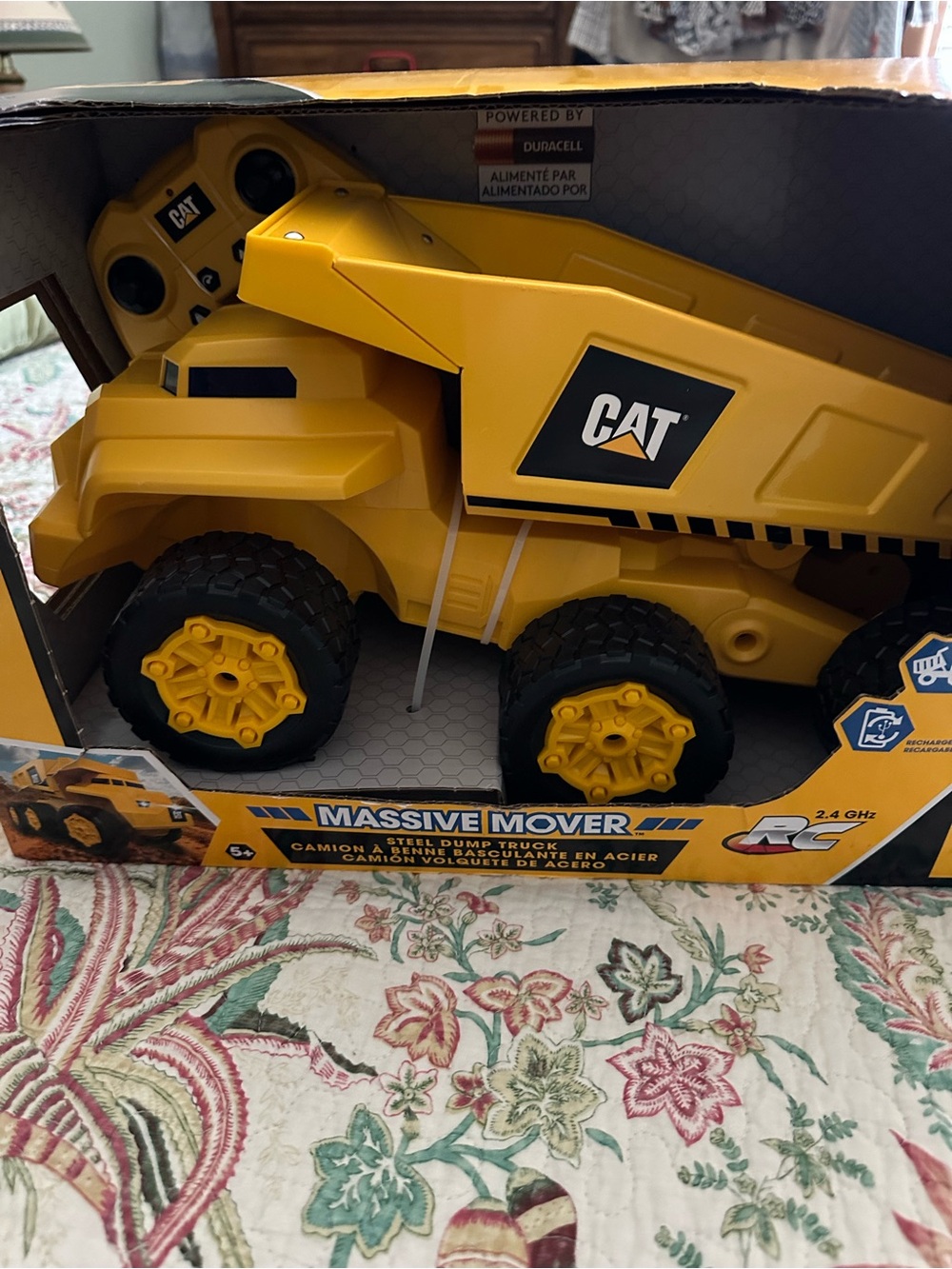 CAT Massive Mover RC Steel Dump Truck 2.4GHz Remote Control. New in the box